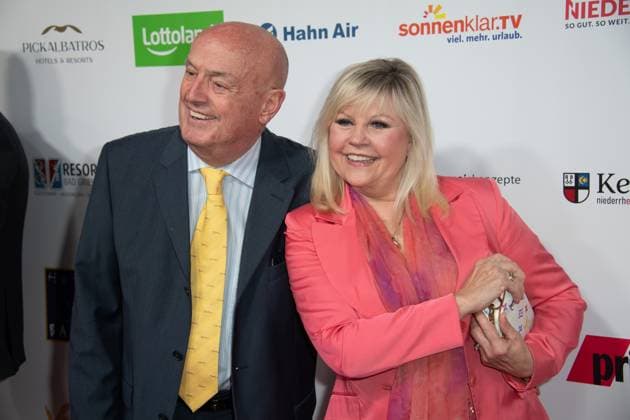 Gaby BAGINSKY, Saengerin, mit Ehemann Manfred KNOEPKE, Knöpke, Roter Teppich, Red Carpet Show, Ankunft, arrival, Die Goldene Sonne 2023, am 22.04.2023 im Wunderland Kalkar,