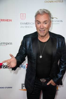 Uwe KROEGER, Kröger, Saenger, Musical-Star Roter Teppich, Red Carpet Show, Ankunft, arrival, Die Goldene Sonne 2023, am 22.04.2023 im Wunderland Kalkar,