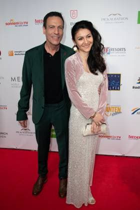 Harald REITINGER und Frau Sue, Roter Teppich, Red Carpet Show, Ankunft, arrival, Die Goldene Sonne 2023, am 22.04.2023 im Wunderland Kalkar,