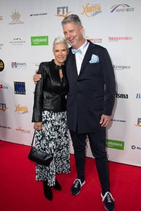 Heiko WASSER, Waßer, Moderator, mit Ehefrau Susanne Roter Teppich, Red Carpet Show, Ankunft, arrival, Die Goldene Sonne 2023, am 22.04.2023 im Wunderland Kalkar,
