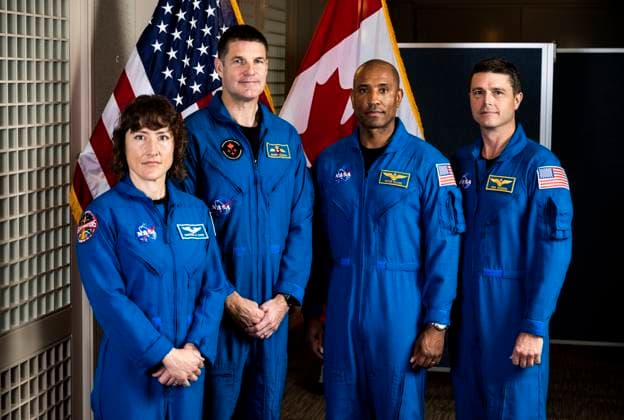 Bilder des Jahres 2023, News 04 April News Themen der Woche KW17 News Bilder des Tages April 25, 2023, Ottawa, ON, CAN: The crew of Artemis II, Christina Hammock Koch, left, Jeremy Hansen, Victor Glover, and Reid Wiseman, are shown at the U.S. Embassy in Ottawa, Tuesday, April 25, 2023. Ottawa CAN  - ZUMAc35_ 20230425_zaf_c35_035 Copyright: xJustinxTangx