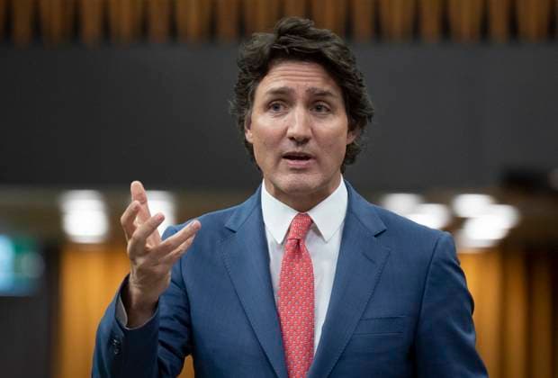 News Bilder des Tages April 25, 2023, Ottawa, ON, Canada: Prime Minister Justin Trudeau rises during Question Period in Ottawa, Tuesday, April 25, 2023. Ottawa Canada  - ZUMAc35_ 20230425_zaf_c35_068 Copyright: xAdrianxWyldx