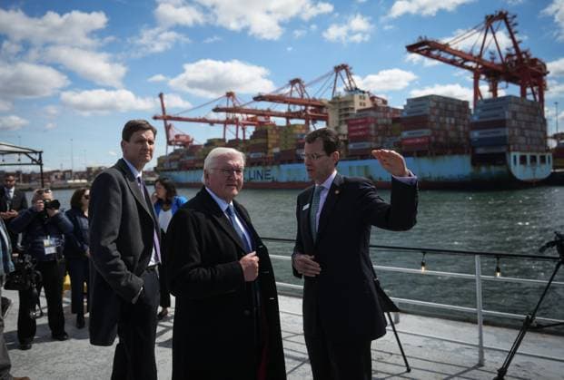 April 25, 2023, VANCOUVER, BC, CANADA: Germany President Frank-Walter Steinmeier, centre, tours the harbour on a boat and views port operations with British Columbia Premier David Eby, left, and Robin Silvester, President and CEO of the Vancouver Fraser Port Authority, right, in Vancouver, on Tuesday, April 25, 2023. VANCOUVER CANADA - ZUMAc35_ 20230425_zaf_c35_128 Copyright: xDarrylxDyckx