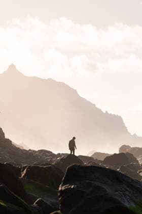 Creative Highlights Symbolbilder Silhouette of a person exploring on the rocks at sunset Benijo, Canarias, Spain R_NSRZ230424E1-1175371-01 ,model released, Symbolfoto