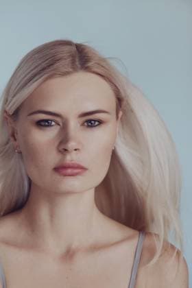 Creative Highlights Symbolbilder Blond woman portrait, healthy hair Wroc?aw, Lower Silesian Voivodeship, Poland R_PJWUOI230317D-1155260-01 ,model released, Symbolfoto