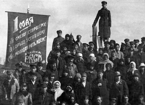 Celebration of May 1 in Petrograd 785237 31.12.1917 Celebration of May 1 in Petrograd. Photo taken on May 1, 1918. Reproduction. Khomenko Sputnik St. Petersburg Russia  Copyright: xKhomenkox