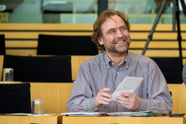 107. PLENARSITZUNG IM THÜRINGER LANDTAG 26 04 2023 - Erfurt: Die 107. Plenarsitzung des Thüringer Landtags am 26. April 2023. Dr. Falk Thomas Hartung (SPD). _________________ *** 107 PLENARY SESSION IN THE THURINGIAN LANDTAG 26 04 2023 Erfurt The 107 Plenary Session of the Thuringian Parliament on 26 April 2023 Dr Falk Thomas Hartung SPD