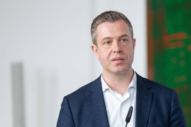 Unterzeichnung des Koalitionsvertrags 2023-26, Stefan Evers, CDU Bei der Unterzeichnung des Koalitionsvertrags 2023-26 zwischen CDU Berlin und SPD Berlin im Abgeordnetenhaus Berlin Berlin GER *** Signing of the coalition agreement 2023 26, Stefan Evers, CDU At the signing of the coalition agreement 2023 26 between CDU Berlin and SPD Berlin in the Berlin House of Representatives Berlin GER