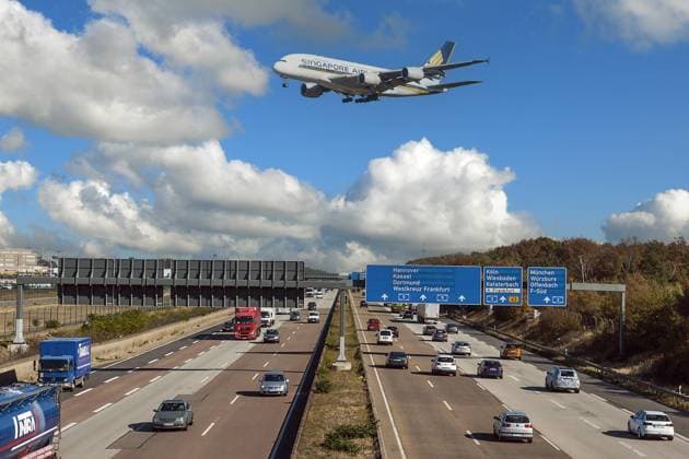 Autobahnkreuz A 5, Landeanflug der Singapore Airlines auf Frankfurt am Main, Fotomontage, Deutschland, Hessen, Frankfurt am Main A 5 motorway junction, Singapore Airlines approaching Frankfurt am Main, photomontage, Germany, Hesse, Frankfurt am Main BLWS685642 *** Motorway junction a 5, Approach the Singapore Airlines at Frankfurt on Main, Photo montage, Germany, Hesse, Frankfurt on Main a 5 Motorway junction, Singapore Airlines approaching Frankfurt on Main, PHOTO, Germany, Hesse, Frankfurt on Main BLWS685642 Copyright: xblickwinkel McPHOTO J.xKeutex