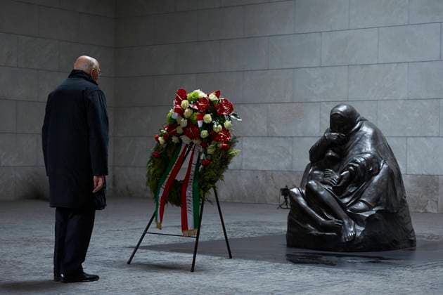 Giorgio Napolitano, Italian President lays dowing wreath in Berlin. Berlin, 1 March 2013. Giorgio Napolitano, Italian President laying dowing wreath at the Central Memorial of the Federal Republic of Germany for the Victims of War and Tyranny at ?Neue Wache? in Berlin. Berlin, 1. Marz 2013. Gorgio Napolitano, italienischer Präsident bei der Kranzniederlegung in der Zentralen Gedenkstätte der Bundesrepublik Deutschland für die Opfer von Krieg und Gewaltherrschaft in der Neue Wache in Berlin. On picture: President Giorgio Napolitano of Italy at Neue Wache in Berlin. Copyright: xZoonar.com ReynaldoxPaganellix 4443691