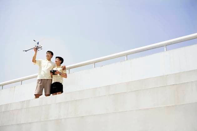 Chinese father and son playing with model helicopter Beijing China Copyright: xýxBluexJeanxImagesxLLCx bji0046_0007