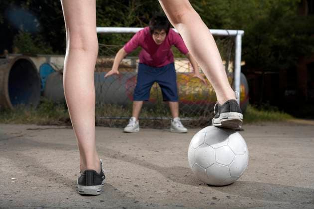Chinese teenagers playing soccer Beijing China Copyright: xýxBluexJeanxImagesxLLCx bji0076_0180