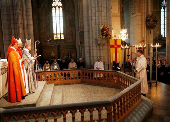 UPPSALA 20061119 Episcopal ordination for the Diocese of Växjö Sven Thidevall standing on the right in the picture is consecrated as bishop by Archbishop Anders Wejryd on the left with the staff in Uppsala Cathedral Uppsala Sweden smp x20360x  Copyright: xSofiaxMartenssonx xTTx BISKOPSVIGNING