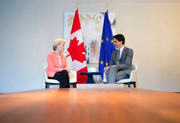 News Themen der Woche KW17 News Bilder des Tages April 27, 2023, New York, NY, USA: Prime Minister Justin Trudeau takes part in a bilateral meeting with Ursula von der Leyen, President of the European Commission, in New York on Thursday, April 27, 2023. New York USA  - ZUMAc35_ 20230427_zaf_c35_083 Copyright: xSeanxKilpatrickx