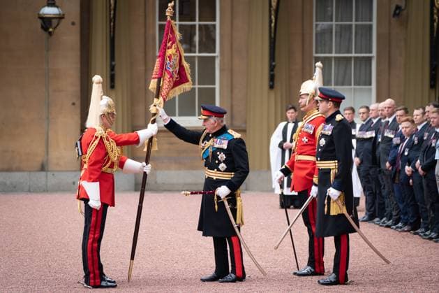Entertainment Themen der Woche KW17 Entertainment Bilder des Tages . 27 04 2023. London, United Kingdom. King Charles III and Camilla, Queen Consort , present new Colours to the UK military at Buckingham Palace in London.  xPoolx xi-Imagesx IIM-24320-0004