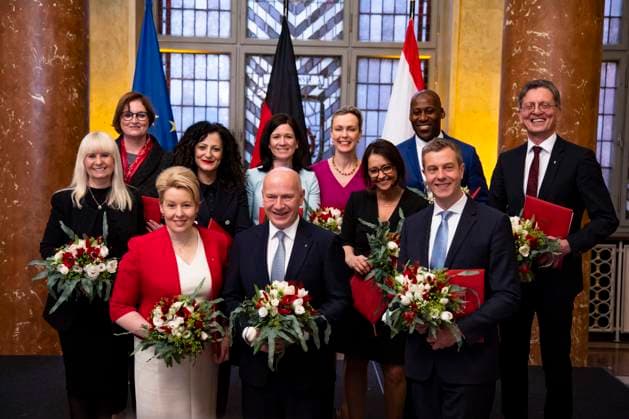 News Themen der Woche KW17 Neue Senatoren (von oben Links nach unten Rechts) Senatorin für Inneres und Sport Iris Spranger (SPD), Senatorin für Wissenschaft, Gesundheit, Pflege und Gleichstellung Ina Czyborra (SPD), Senatorin für Integration, Arbeit, Soziales, Vielfalt und Antidiskriminierung Cansel Kiziltepe (SPD), Senatorin für Bildung, Jugend und Familie Katharina Günther-Wünsch (CDU), Senatorin für Mobilität, Verkehr, Klimaschutz und Umwelt Manja Schreiner (CDU), Senatorin für Justiz und Verbraucherschutz Felor Badenberg (parteilos), Senator für Kultur, Zusammenhalt, Engagement- und Demokratieförderung Joe Chialo (CDU), Senator für Stadtentwicklung, Bauen und Wohnen Christian Gaebler (SPD), Senatorin für Wirtschaft, Energie und Betriebe Franziska Giffey (SPD), de