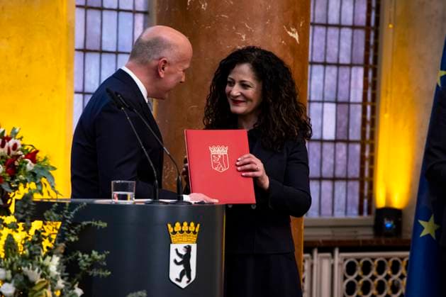 Der Regierende Bürgermeister Kai Wegner bei der Ernennungszeremonie der Senatorin für Integration, Arbeit, Soziales, Vielfalt und Antidiskriminierung Cansel Kiziltepe (SPD) im Roten Rathaus in Berlin am 27. April 2023. Der neue Senat im Roten Rathaus *** The Governing Mayor Kai Wegner at the appointment ceremony of the Senator for Integration, Labor, Social Affairs, Diversity and Anti-Discrimination Cansel Kiziltepe SPD at the Red City Hall in Berlin on April 27, 2023 The new Senate at the Red City Hall.