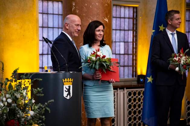Der Regierende Bürgermeister Kai Wegner bei der Ernennungszeremonie der Senatorin für Bildung, Jugend und Familie Katharina Günther-Wünsch (CDU) im Roten Rathaus in Berlin am 27. April 2023. Der neue Senat im Roten Rathaus *** The Governing Mayor Kai Wegner at the appointment ceremony of the Senator for Education, Youth and Family Katharina Günther Wünsch CDU at the Red City Hall in Berlin on April 27, 2023 The new Senate at the Red City Hall.