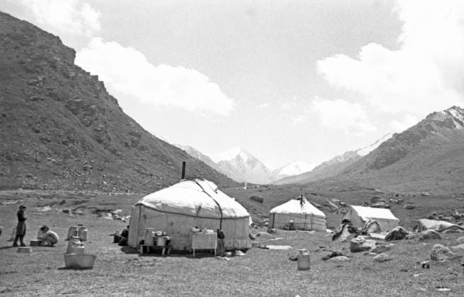Tourist routes in Kyrgyzstan 8419574 02.07.1990 Tourist routes in Kyrgyzstan. Tourist yurtas are located on mountain passes. Kyrgyzstan  Copyright: xx