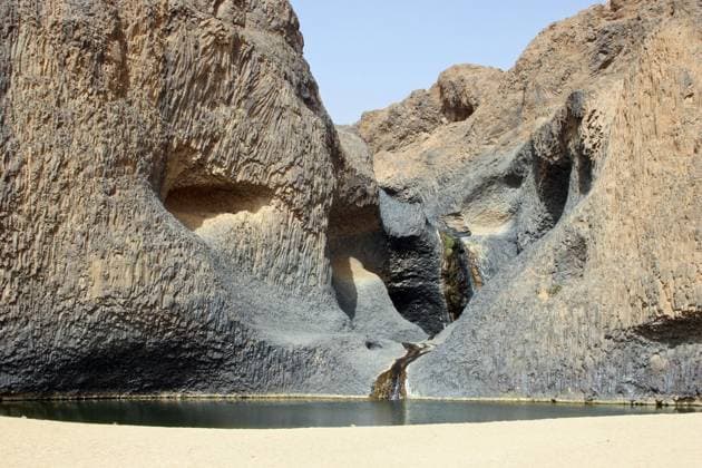  Wasserfall in der Oase von Timia im Aïr Gebirge, Aïr Massiv, Niger, Westafrika, Afrika *** Waterfall in the Oasis from Timia at Aïr Mountains, Aïr Solid, Niger, West Africa, Africa Copyright: imageBROKER/alimdix/xArterra ibltsm09216034.jpg