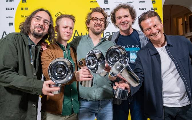 RECORD DATE NOT STATED 20230428 Amadeus Austrian Music Awards 2023 WIEN, OESTERREICH - 28. APRIL: Lemo Preistraeger der Amadeus Award 2023 in der Kategorie - Tonstudion Best Sound für das Album -Irgendwas mit Dreissig- praesentiert von Fama - nach der Verleihung in der weissen Bar des Wiener Volkstheaters am 28. April 2023 in Wien, Oesterreich. 230429_SEPA_17_037 Copyright: xIsabellexOuvrardx SEPAxMedia