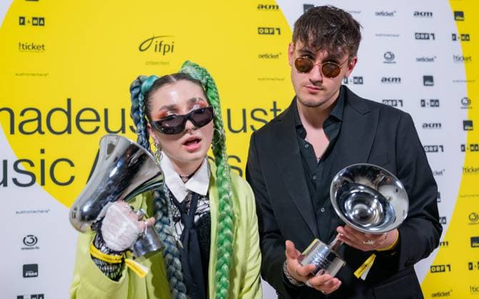 RECORD DATE NOT STATED 20230428 Amadeus Austrian Music Awards 2023 WIEN, OESTERREICH - 28. APRIL: LUM!X feat. Pia Maria Preistraeger der Amadeus Award 2023 in der Kategorie - Electronic-Dance und Song des Jahres- nach der Verleihung in der weissen Bar des Wiener Volkstheaters am 28. April 2023 in Wien, Oesterreich. 230429_SEPA_17_010 Copyright: xIsabellexOuvrardx SEPAxMedia