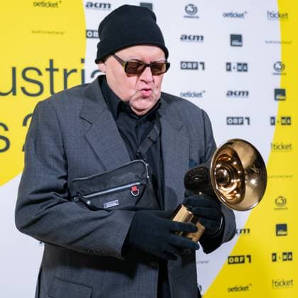 RECORD DATE NOT STATED 20230428 Amadeus Austrian Music Awards 2023 WIEN, OESTERREICH - 28. APRIL: Preistraeger der Amadeus Award 2022 fuer sein Lebenwerk Musiker Karl Ratzer nach der Show anslaesslich der Verleihung des Amadeus Austria Music Awards 2022 in der weissen Bar des Wiener Volkstheaters am 28. April 2022 in Wien, Oesterreich. 230429_SEPA_17_013 Copyright: xIsabellexOuvrardx SEPAxMedia