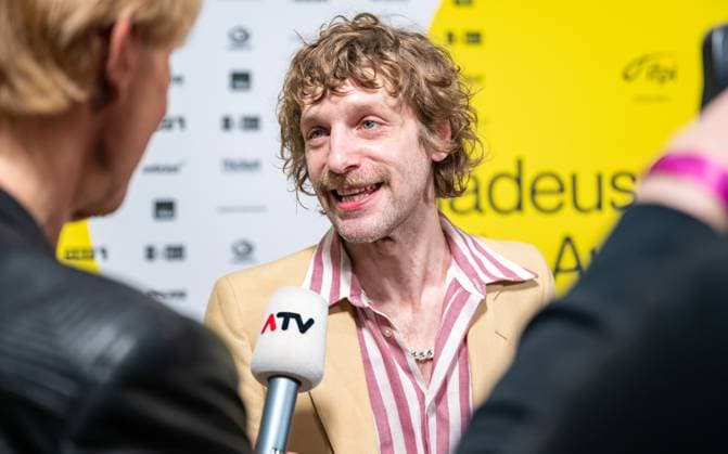 RECORD DATE NOT STATED 20230428 Amadeus Austrian Music Awards 2023 WIEN, OESTERREICH - 28. APRIL: Voodoo Juergens Preistraeger der Amadeus Award 2023 in der Kategorie - Alternative - nach der Verleihung in der weissen Bar des Wiener Volkstheaters am 28. April 2023 in Wien, Oesterreich. 230429_SEPA_17_033 Copyright: xIsabellexOuvrardx SEPAxMedia