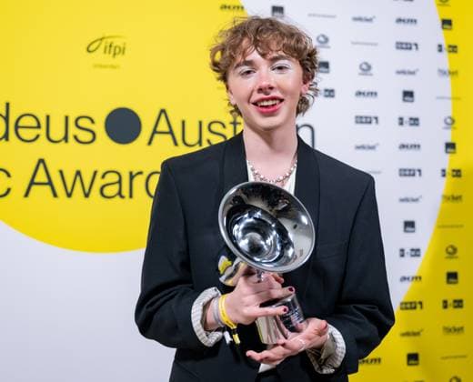 RECORD DATE NOT STATED 20230428 Amadeus Austrian Music Awards 2023 WIEN, OESTERREICH - 28. APRIL: Lemo Preistraeger der Amadeus Award 2023 in der Kategorie - Tonstudion Best Sound für das Album -Irgendwas mit Dreissig- praesentiert von Fama - nach der Verleihung in der weissen Bar des Wiener Volkstheaters am 28. April 2023 in Wien, Oesterreich. 230429_SEPA_17_003 Copyright: xIsabellexOuvrardx SEPAxMedia