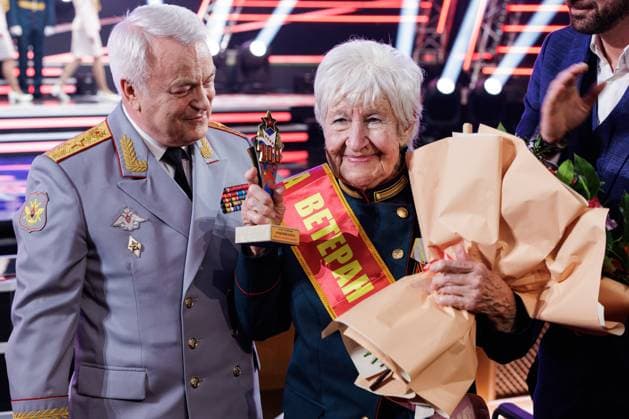 RUSSIA, MOSCOW - APRIL 29, 2023: Lyudmila Sminova (R) receives an award in the Person of the same age as the club category from Russia s Deputy Defence Minister Nikolai Pankov during an award ceremony at a concert marking the centenary of the CSKA sports club at the Central Academic Theatre of the Russian Army. Vadim Savitsky Russian Defence Ministry Press Office TASS  58743490