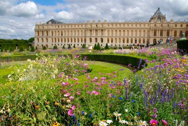 Famous palace Versailles near Paris, France with beautiful gardens Copyright: xFilipxFuxax xDesignxPicsx , 30603889 Copyright: FilipxFuxax xDesignxPics 30603889