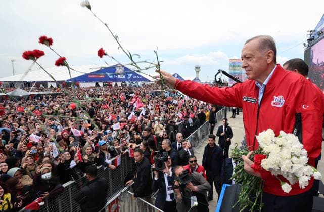 News Themen der Woche KW17 Turkish President Recep Tayyip Erdogan and his wife Emine Erdogan, President of Azerbaijan Ilham Aliyev and his wife Mehriban Aliyeva, Alper Gezeravci and Tuva Cihangir Atasever Turkish President Recep Tayyip Erdogan and his wife Emine Erdogan, President of Azerbaijan Ilham Aliyev and his wife Mehriban Aliyeva, Alper Gezeravci and Tuva Cihangir Atasever, Turkiye s first space traveler candidates, pose as they attend the Turkiye™s largest technology and aviation event TEKNOFEST at Istanbul™s Ataturk Airport in Istanbul, Turkiye on April 29, 2023. Photo by Turkish presidency apaimages Istanbul Istanbul Turkey 290423_TURKIYE_TPO_00 (4) Copyright: xapaimagesxTurkishxpresidencyx xapaimagesx
