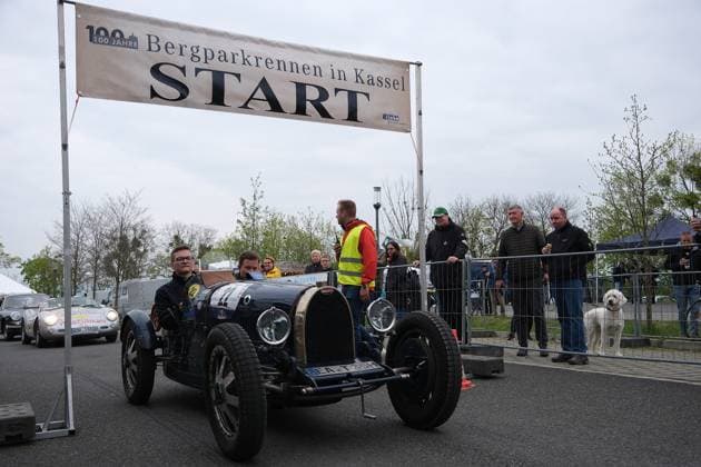 News Themen der Woche KW17 News Bilder des Tages 29.04.2023 xkhx Kassel Bergpark Schloss Wilhelmshöhe 100 Jahre Bergparkrennen mit wunderbaren Oldtimern auf der Strecke Alfa Romeo 8c Monza Baujahr EZ: 1931 *** 29 04 2023 xkhx Kassel Bergpark Schloss Wilhelmshöhe 100 years Bergparkrennen with wonderful classic cars on the track Alfa Romeo 8c Monza year EZ 1931 KH