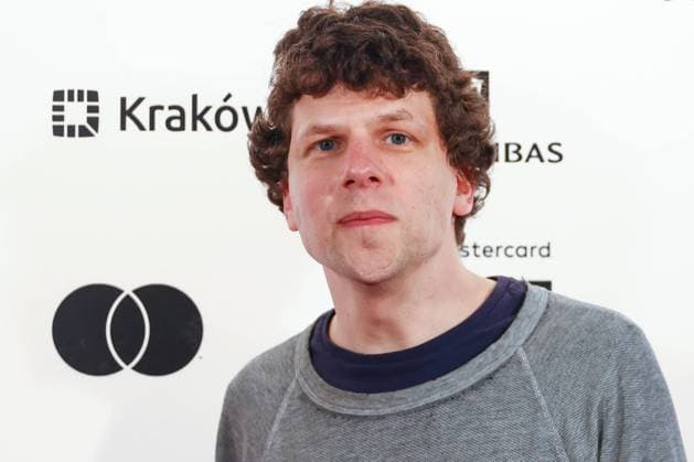Jesse Eisenberg In Krakow, Poland Actor and director Jesse Eisenberg attends the 16th edition of International Festival of Independent Cinema Mastercard OFF CAMERA in Krakow, Poland on April 29, 2023. Krakow Poland  Copyright: xBeataxZawrzelx originalFilename: zawrzel-jesseeis230429_npzMa.jpg