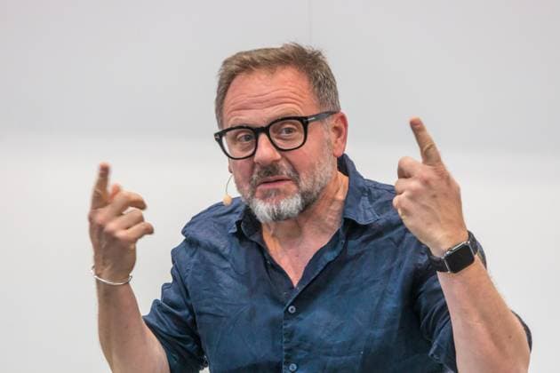 Entertainment Bilder des Tages Entertainment Bilder des Tages Nach drei Jahren der Abstinenz findet 2023 wieder die Leipziger Buchmesse statt. Der Schauspieler und Autor Samuel Finzi (Kokowääh, Das Wunder von Bern) Leipziger Buchmesse 2023 *** After three years of abstinence, the Leipzig Book Fair will be held again in 2023 Actor and author Samuel Finzi Kokowääh, Das Wunder von Bern Leipzig Book Fair 2023