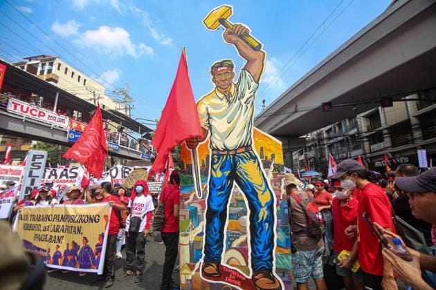 Bilder des Jahres 2023, News 05 Mai News Themen der Woche KW18 News Bilder des Tages Labor Workers Unite In Philippines On Labor Day, May 1, 2023, more than 10,000 workers from various Philippine trade union centers, labor federations, and workers organizations marched from Espaa to Mendiola, terminating in front of the US Embassy in Manila, under the flag of the All Philippine Trade Unions (APTU). Workers wanted pay increases, new, permanent, and respectable jobs to put an end to ENDO, unstable work, and complete respect for labor rights. Manila Philippines  Copyright: xJosexSantosx originalFilename: santos-notitle230501_npbcN.jpg