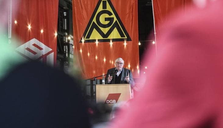 News Themen der Woche KW18 News Bilder des Tages Maikundgebung des DGB in Lohberg *** NUR FÜR REDAKTIONELLE ZWECKE *** EDITORIAL USE ONLY ***<p>Arbeitsminister Karl-Josef Laumann bei der Maikundgebung des DGB auf dem Zechengelände Lohberg in der Zechenwerkstatt am Montag, 01.05.2023 in Dinslaken - Lohberg. Deutschland NRW Lohberg Copyright: MarkusxJoosten *** May Day rally of the DGB in Lohberg FOR EDITORIAL PURPOSES ONLY EDITORIAL USE ONLY p Minister of Labor Karl Josef Laumann at the May Day rally of the DGB at the coal mine Lohberg in the colliery workshop on Monday, 01 05 2023 in Dinslaken Lohberg Germany NRW Lohberg Copyright MarkusxJoosten Copyright: MarkusxJoosten doc7q0gf5ujavsdfajq9df ,EDITORIAL USE ONLY
