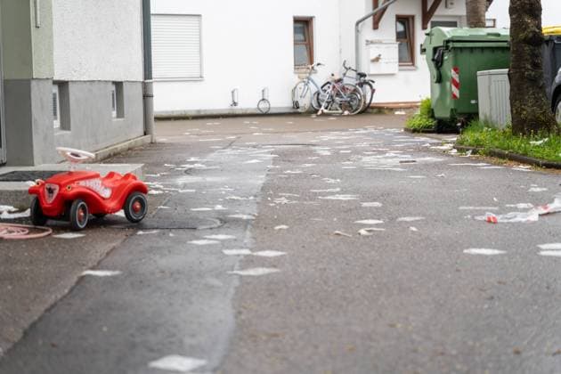 Stettenhofen, Bavaria, Germany - 1 May 2023: for the free night on 1 May toilet paper was distributed on the streets in the village. Symbol image 1 May prank *** zur Freinacht auf den 1 Mai wurde Toilettenpapier auf den Straßen im Dorf verteilt. Symbolbild 1 Mai Streich