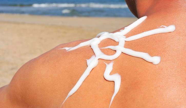 someone in the beach with a sun drawn with sun cream in his shoulder Copyright: xJuanxMoyanox xDesignxPicsx , 30673791 Copyright: JuanxMoyanox xDesignxPics 30673791