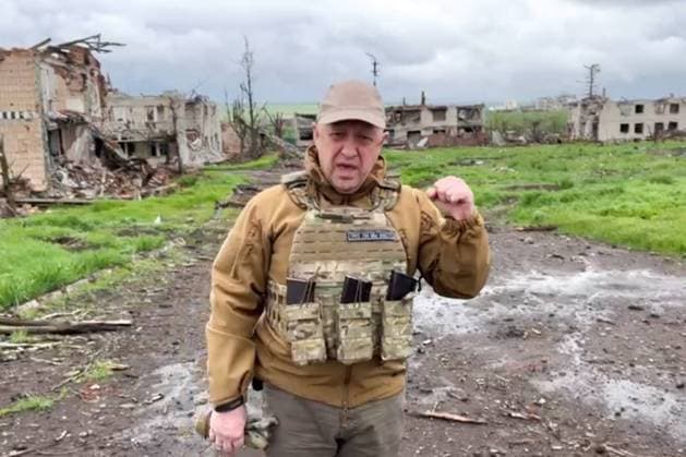Bilder des Jahres 2023, News 05 Mai News Themen der Woche KW18 News Bilder des Tages RUSSIA, SOLEDAR - MAY 1, 2023: PMC Wagner founder Yevgeny Prigozhin is seen by the destroyed Knauf Gips Donbass plant on International Workers Day. Best quality available. Video screen grab. Konkord Company Press Service TASS  58793307