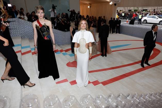 Gabriela Hearst and Olivia Wilde arrive on the red carpet for The Met Gala at The Metropolitan Museum of Art celebrating the opening of Karl Lagerfeld: A Line of Beauty in New York City on Monday, May 1, 2023.  NYP20230501696 JOHNxANGELILLO
