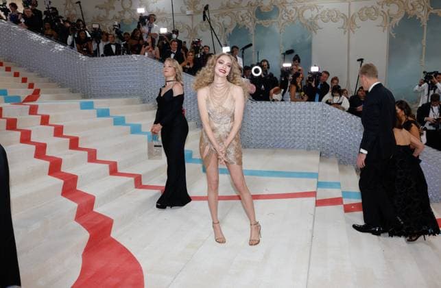 Amanda Seyfried arrives on the red carpet for The Met Gala at The Metropolitan Museum of Art celebrating the opening of Karl Lagerfeld: A Line of Beauty in New York City on Monday, May 1, 2023.  NYP202305012920 JOHNxANGELILLO