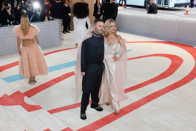 Kim Jones, and Kate Moss arrive on the red carpet for The Met Gala at The Metropolitan Museum of Art celebrating the opening of Karl Lagerfeld: A Line of Beauty in New York City on Monday, May 1, 2023.  NYP202305012924 JOHNxANGELILLO