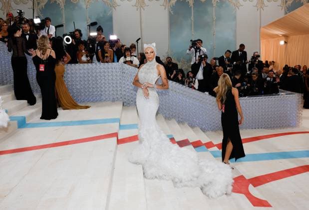 Entertainment Bilder des Tages Doja Cat arrives on the red carpet for The Met Gala at The Metropolitan Museum of Art celebrating the opening of Karl Lagerfeld: A Line of Beauty in New York City on Monday, May 1, 2023.  NYP20230501237 JOHNxANGELILLO