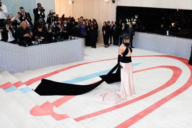 Jennifer Lopez arrives on the red carpet for The Met Gala at The Metropolitan Museum of Art celebrating the opening of Karl Lagerfeld: A Line of Beauty in New York City on Monday, May 1, 2023.  NYP20230501280 JOHNxANGELILLO