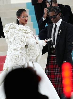 May 1, 2023, New York, NY, USA: A$AP ROCKY and RIHANNA attend the Metropolitan Museum Costume Institute Gala Celebrating Ã¢â‚¬oeKarl Lagerfeld:A Line of BeautyÃ¢â‚¬Â,.Outside arrivals.The Metropolitan Museum of Art,.New York City..May 1, 2023. New York USA - ZUMAms4_ 20230501_zaf_ms4_039 Copyright: xSoniaxMoskowitzxGordonx