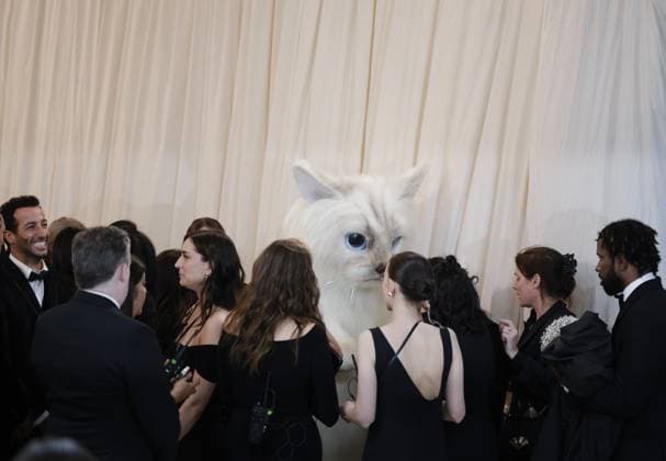 Entertainment Bilder des Tages Jared Leto arrives on the red carpet for The Met Gala at The Metropolitan Museum of Art celebrating the opening of Karl Lagerfeld: A Line of Beauty in New York City on Monday, May 1, 2023.  NYP2023050140001 JOHNxANGELILLO