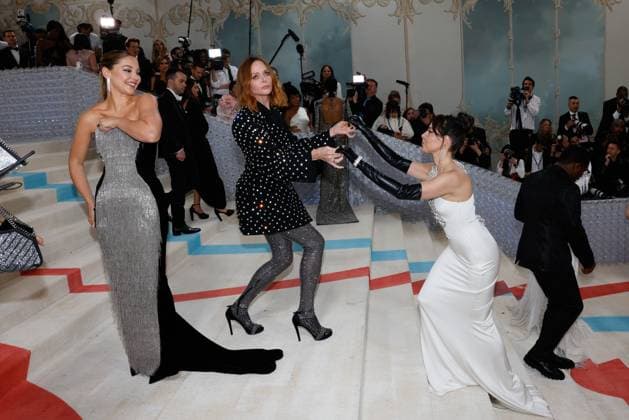 Madelyn Cline, Stella McCartney, and Aubrey Plaza arrive on the red carpet for The Met Gala at The Metropolitan Museum of Art celebrating the opening of Karl Lagerfeld: A Line of Beauty in New York City on Monday, May 1, 2023.  NYP202305012861 JOHNxANGELILLO