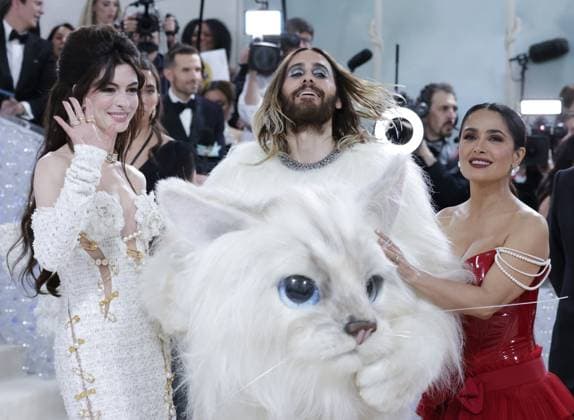 Anne Hathaway, Jared Leto and Salma Hayek arrive on the red carpet for The Met Gala at The Metropolitan Museum of Art celebrating the opening of Karl Lagerfeld: A Line of Beauty in New York City on Monday, May 1, 2023.  NYP2023050140012 JOHNxANGELILLO