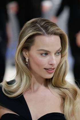 Margot Robbie arrives on the red carpet for The Met Gala at The Metropolitan Museum of Art celebrating the opening of Karl Lagerfeld: A Line of Beauty in New York City on Monday, May 1, 2023.  NYP202305014159 JOHNxANGELILLO